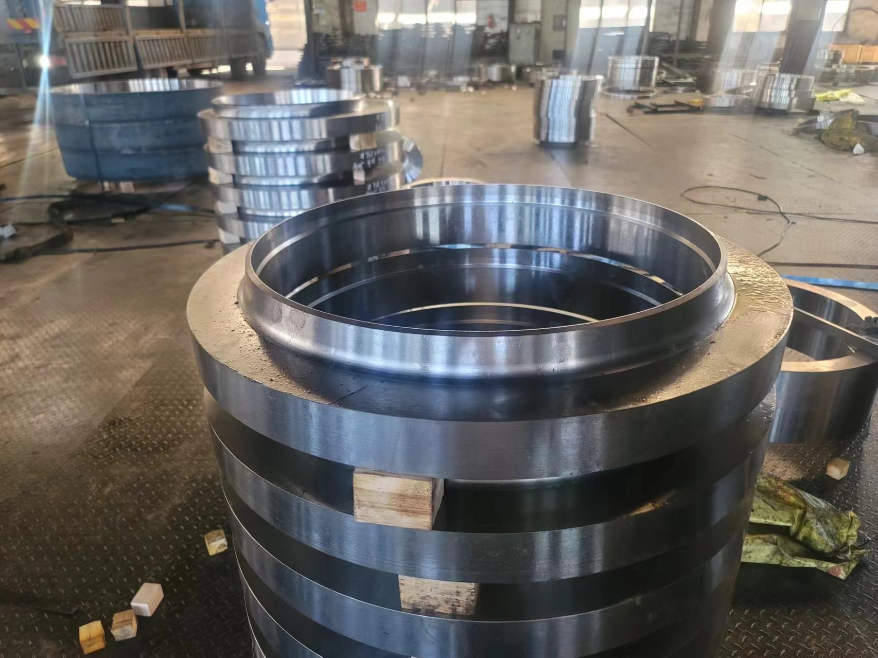 Alloy Steel 42CrMo Large Ring Flange for Heavy Duty Applications
