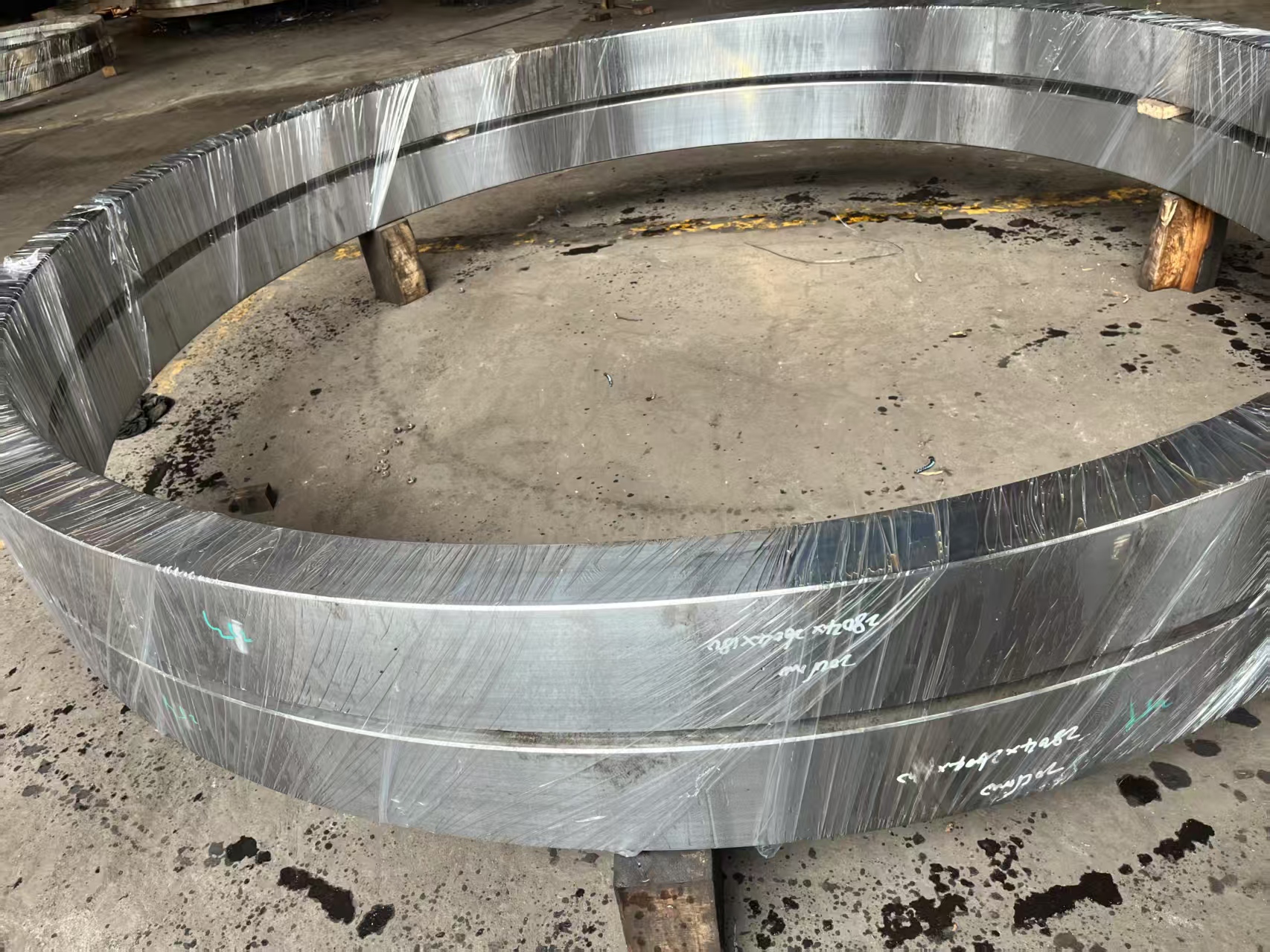 Q355D S355J2G3 Big Raceway Ring Forgings 1035 Ring Forging Flanges for Mixer Station 