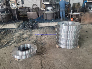 China Custom Large Diameter Rolled Ring Forgings
