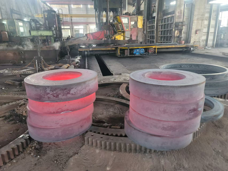 Seamless Rolled Ring Forging 42CrMo 50Mn Large Alloy Steel Ring Slewing Bearing