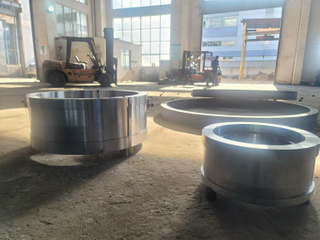 42CrMo4 Seamless Hot Rolled Titanium Alloy Steel Forged Parts Round Inner Gear Ring