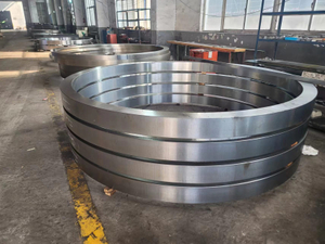 Hot Heated Large Carbon Steel AISI4140 Forging Rolled Rings