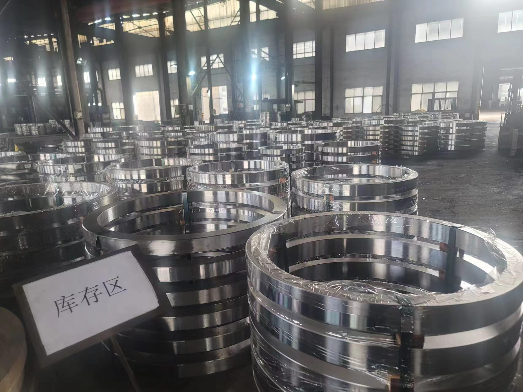 C45, 50mn Q+T, 42CrMo4 Q+T, AISI 1050 Q+T Inner And Outer Rings for Slewing Ring Bearing