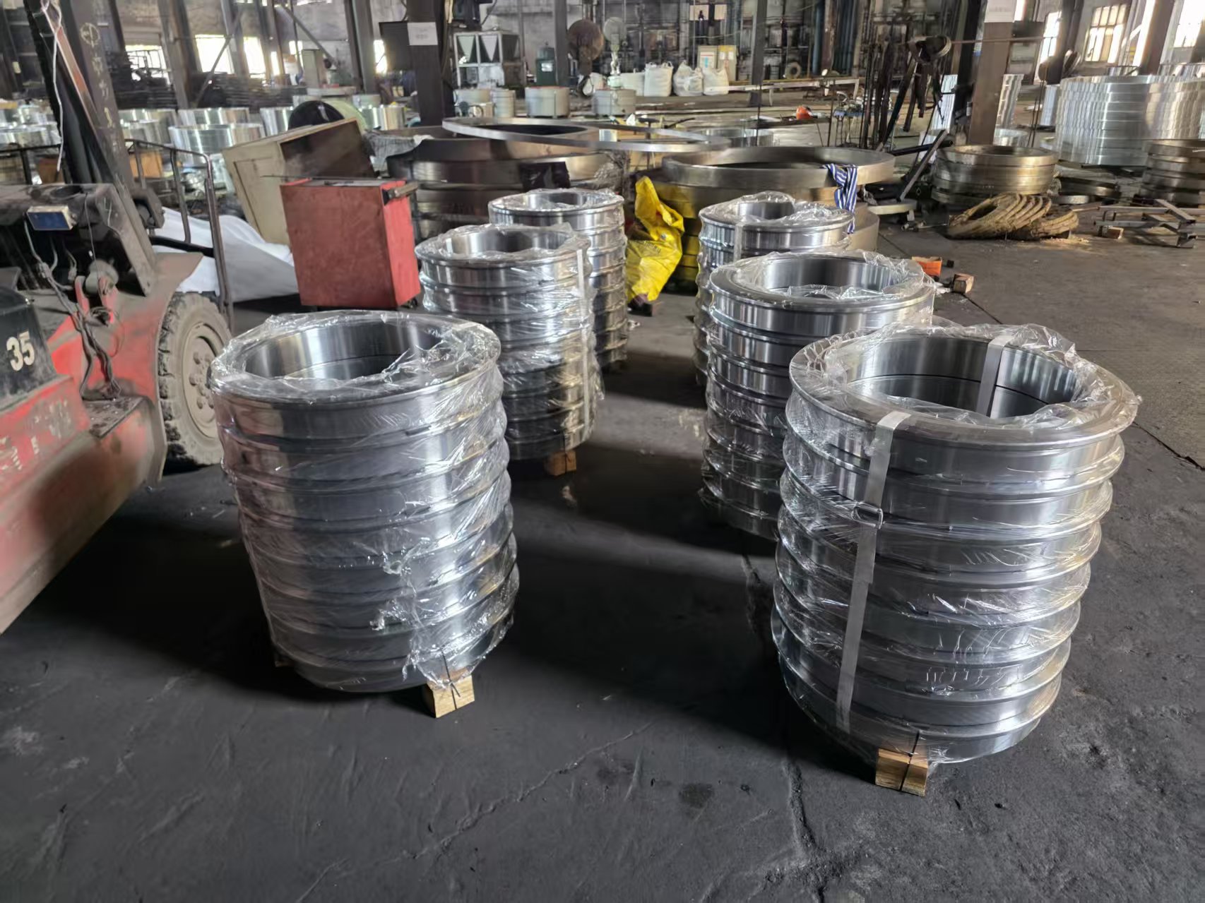 Precision-Forged Alloy Steel Rings: The Core of High-Load Slewing Bearings